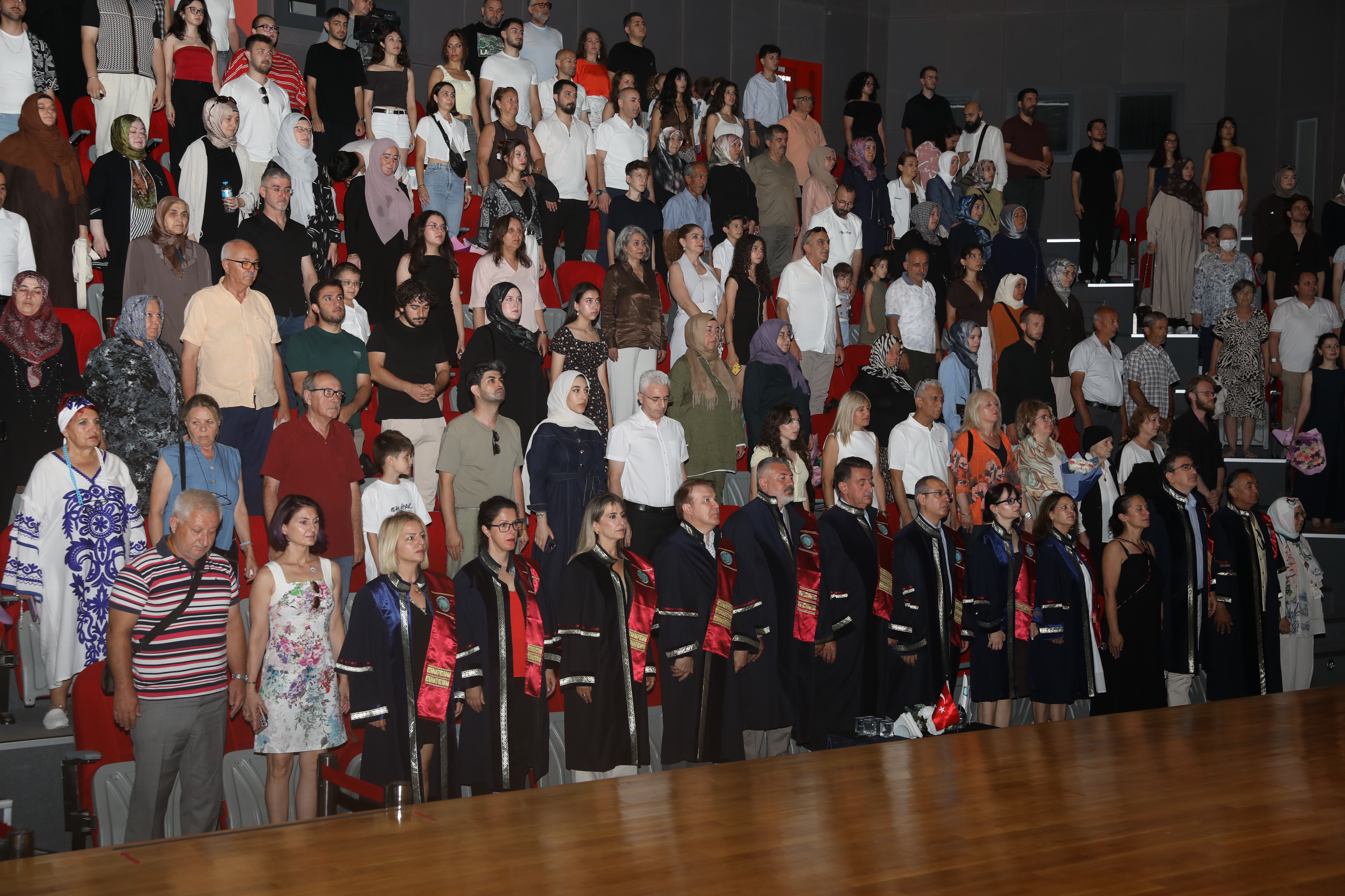 GÜZEL SANATLAR FAKÜLTESİ 2025-2026 AKADEMİK YILI MEZUNİYET TÖRENİ GERÇEKLEŞTİRİLDİ